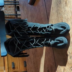 Suede moccasin style lace up Vianni collection boots. Black size 7.5